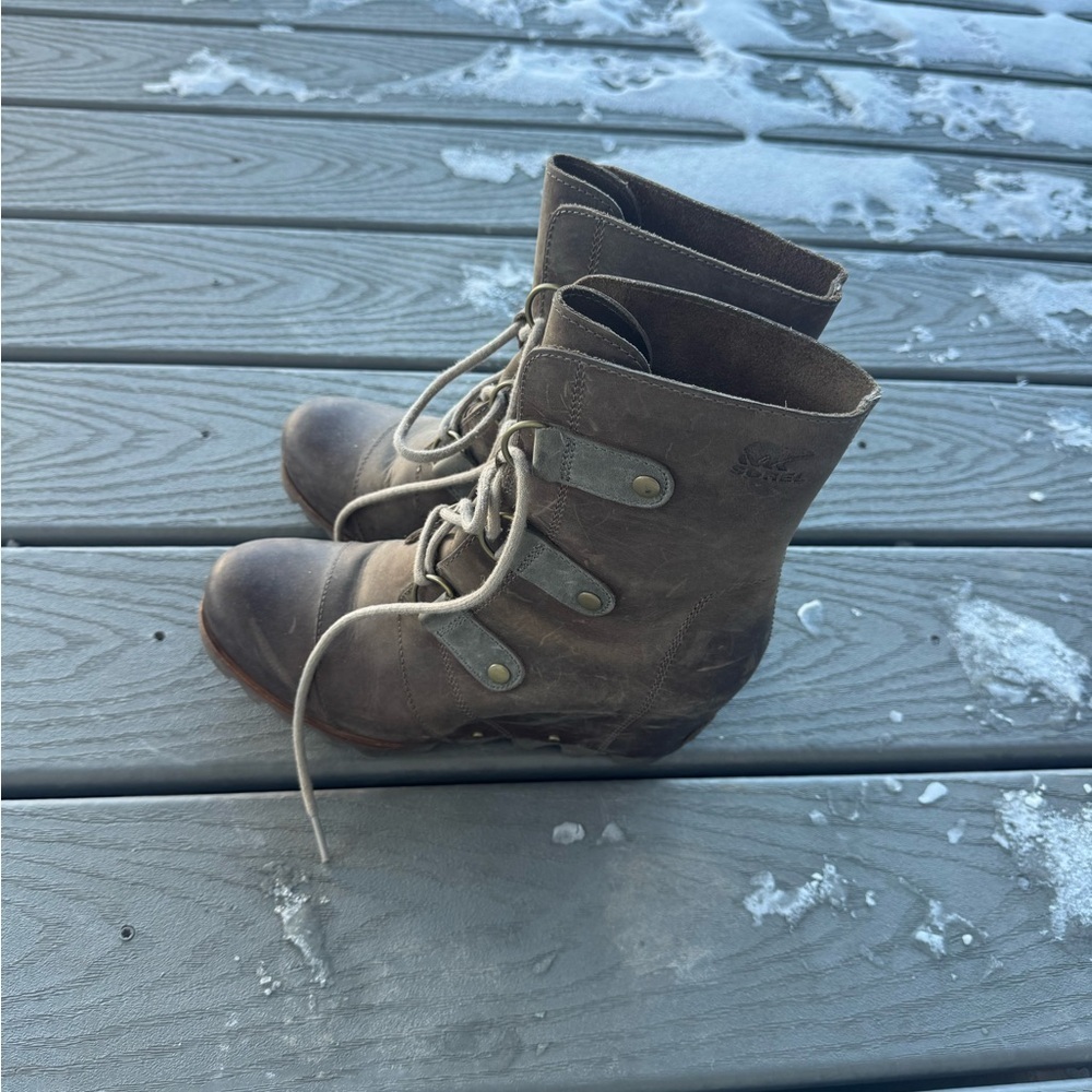 SOREL Women’s Brown Leather Lace-Up Wedge Ankle Boots – Size 8.5